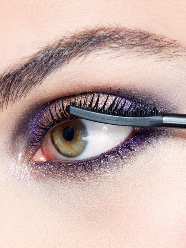 Mascara Maybelline Falsies push up angel look serata con le amiche step 3