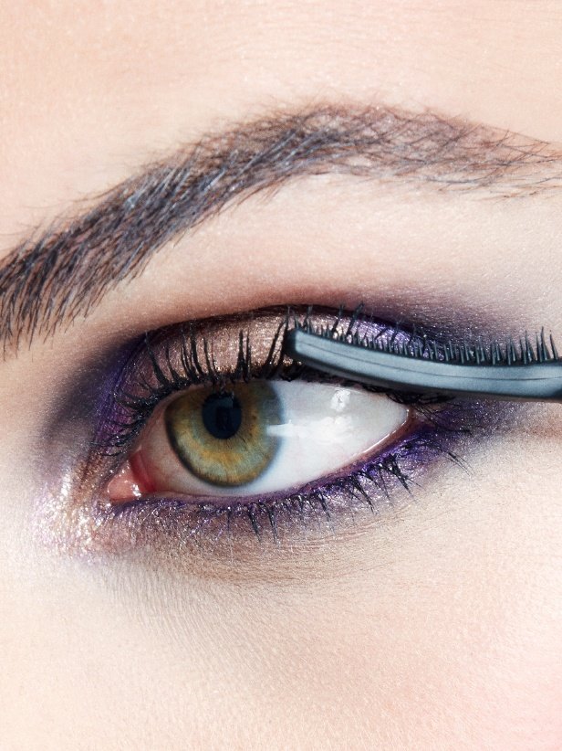 Mascara Maybelline Falsies push up angel look serata con le amiche step 4