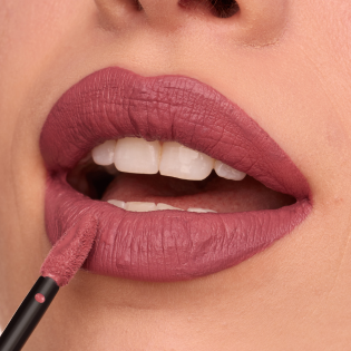 colore rossetto per castane